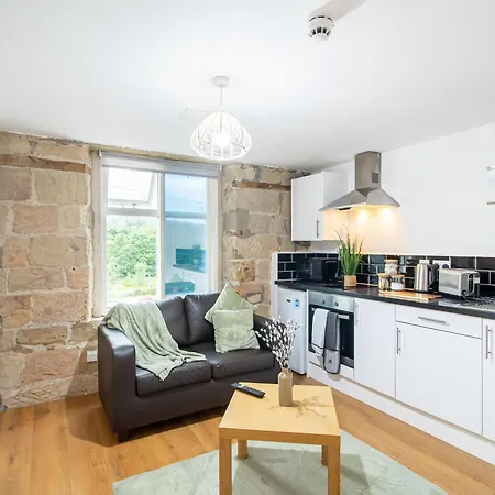 Apartman 1 Bedroom Kirkstall Centre Ideal For Corporate Guests, Free Parking *