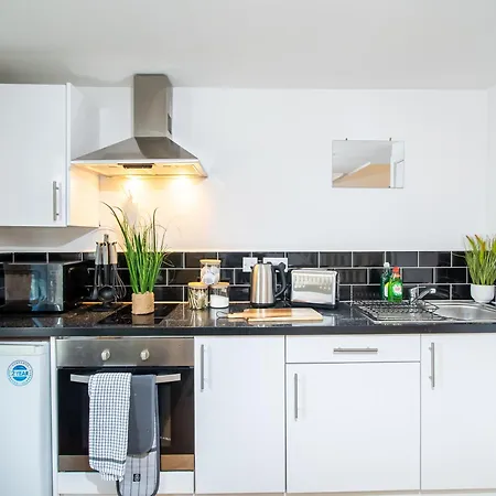 1 Bedroom Kirkstall Centre Ideal For Corporate Guests, Free Parking Апартаменты