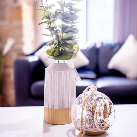 Апартаменты 1 Bedroom Kirkstall Centre Ideal For Corporate Guests, Free Parking Лидс