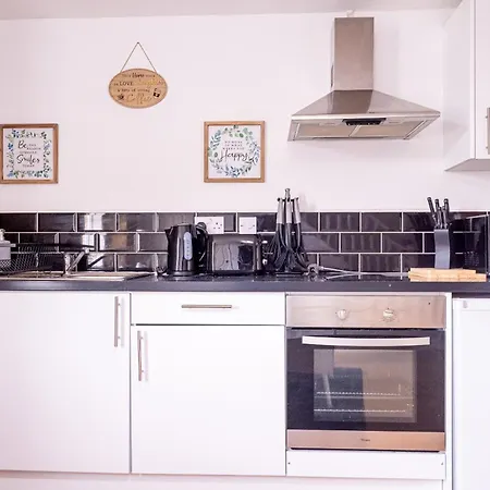 1 Bedroom Kirkstall Centre Ideal For Corporate Guests, Free Parking Apartman Leeds