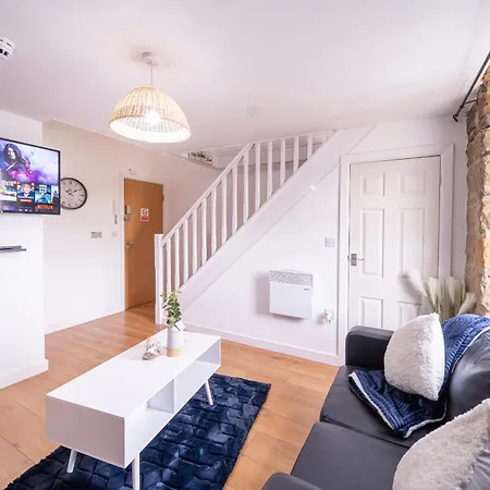 1 Bedroom Kirkstall Centre Ideal For Corporate Guests, Free Parking