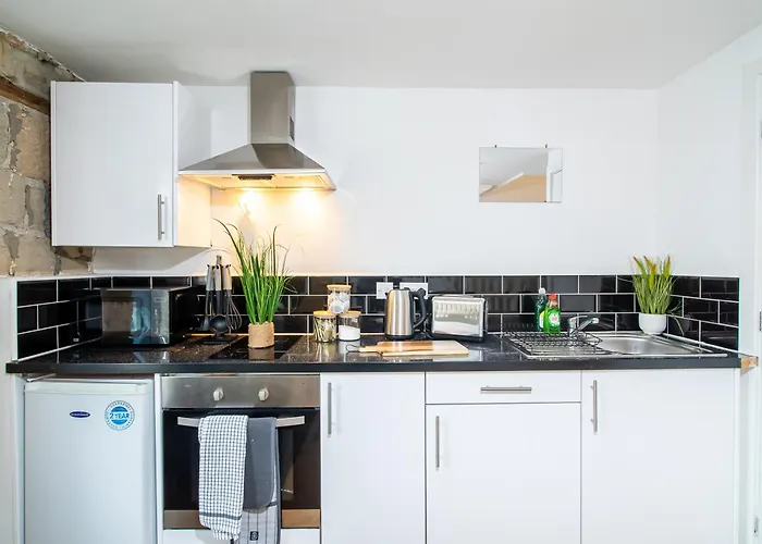 1 Bedroom Kirkstall Centre Ideal For Corporate Guests, Free Parking Apartment