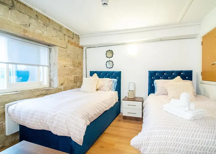 1 Bedroom Kirkstall Centre Ideal For Corporate Guests, Free Parking Apartment *