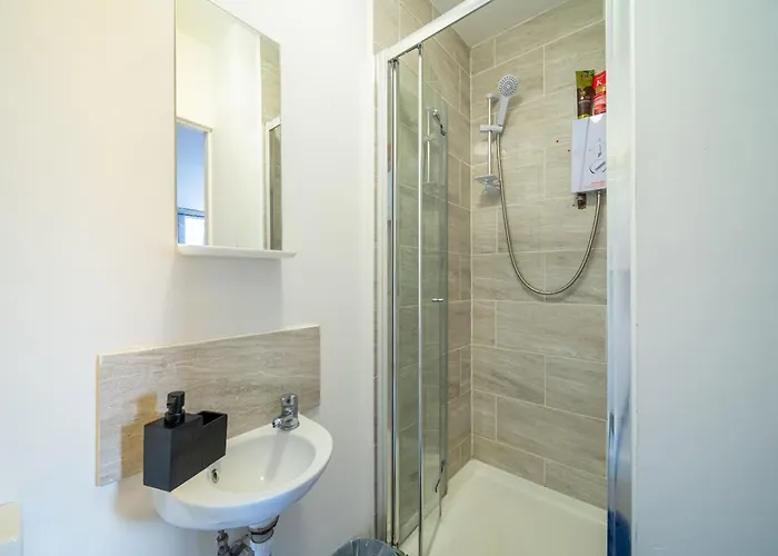 1 Bedroom Kirkstall Centre Ideal For Corporate Guests, Free Parking דירה *