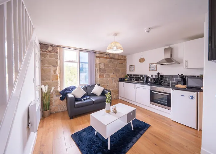 1 Bedroom Kirkstall Centre Ideal For Corporate Guests, Free Parking Apartment