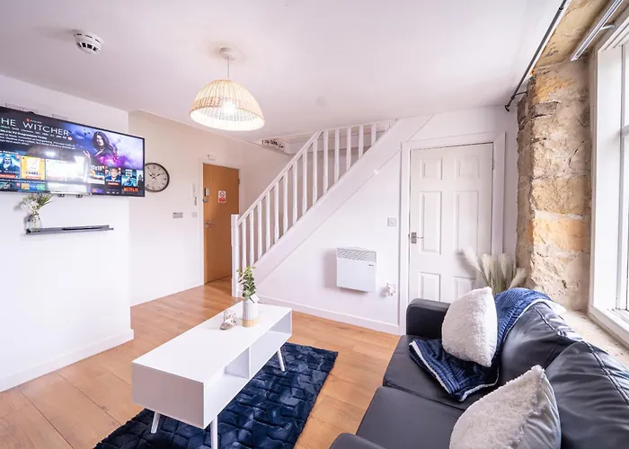 1 Bedroom Kirkstall Centre Ideal For Corporate Guests, Free Parking